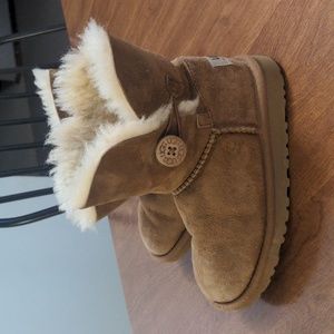 Girls size 12 Ugg boots